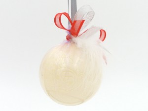 Boule de Noël blanche en chocolat blanc